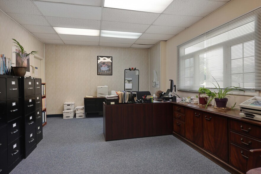 More Photos Of 690 Whitehead Rd, Lawrenceville Office For Sale