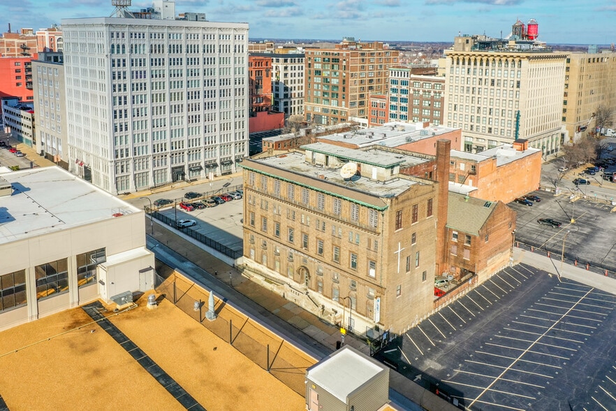 More Photos Of 1411 Locust St, Saint Louis Shelter For Sale