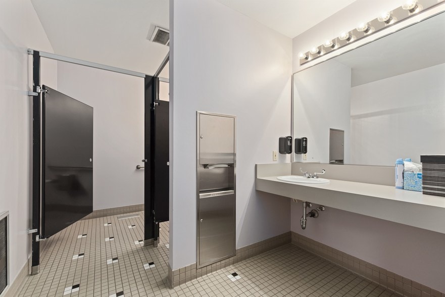 More Photos Of 2700 Airport Way, Boise Medical For Sale
