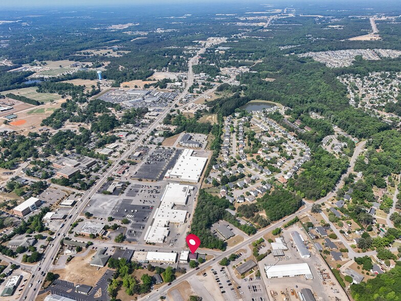 More Photos Of 117 Park Rd, Lexington Showroom For Sale