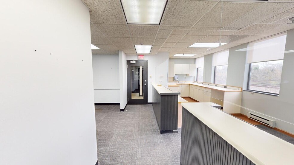 More Photos Of 1220 Meadow Rd, Northbrook Medical For Lease