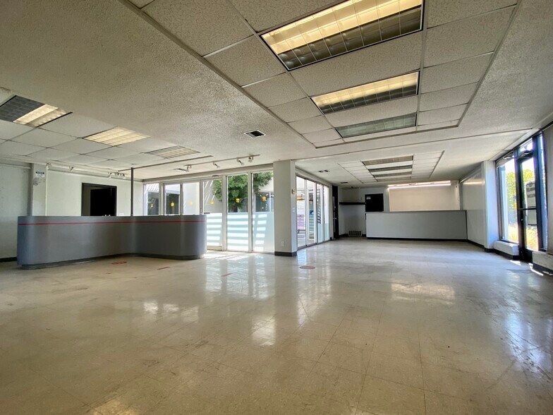 More Photos Of 517 E Bayshore Rd, Redwood City Warehouse For Sale