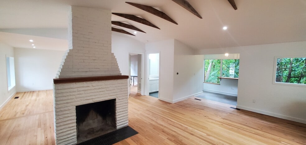 More Photos Of 1405 E 38th 1/2 St, Austin Office For Lease