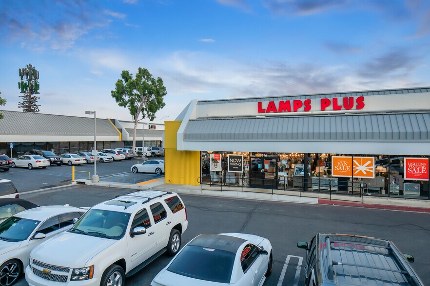 More Photos Of 1348-1438 W 7th St, Upland Unknown For Lease