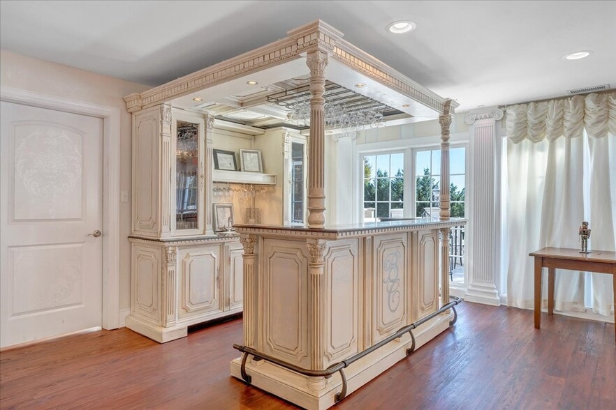 More Photos Of 812 E Main St, Bedford Lodge Meeting Hall For Sale