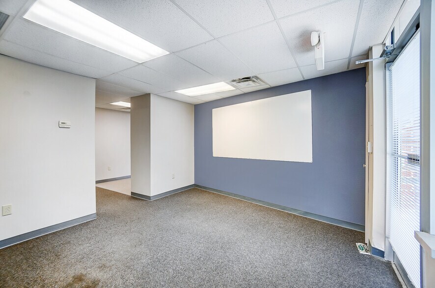 More Photos Of 3925-3927 Brotherton Rd, Cincinnati Office For Sale