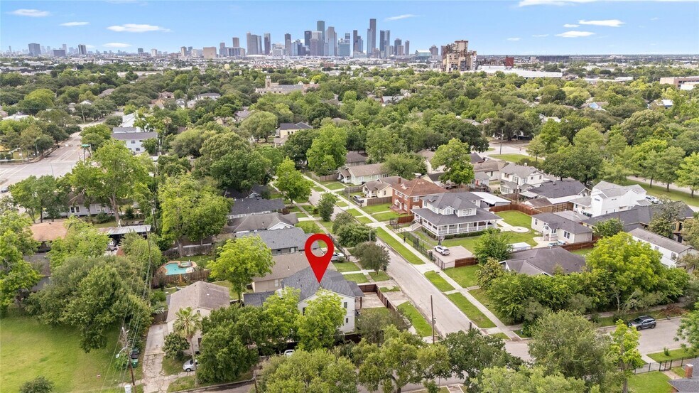 More Photos Of 4630 Woodside St, Houston Apartments For Sale