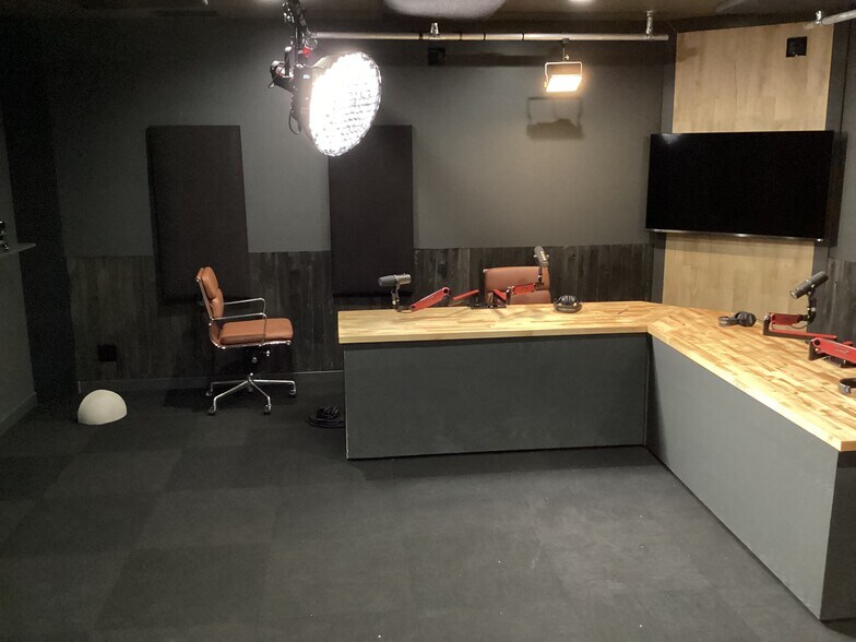 More Photos Of 117 S 25th St, Omaha Office For Lease