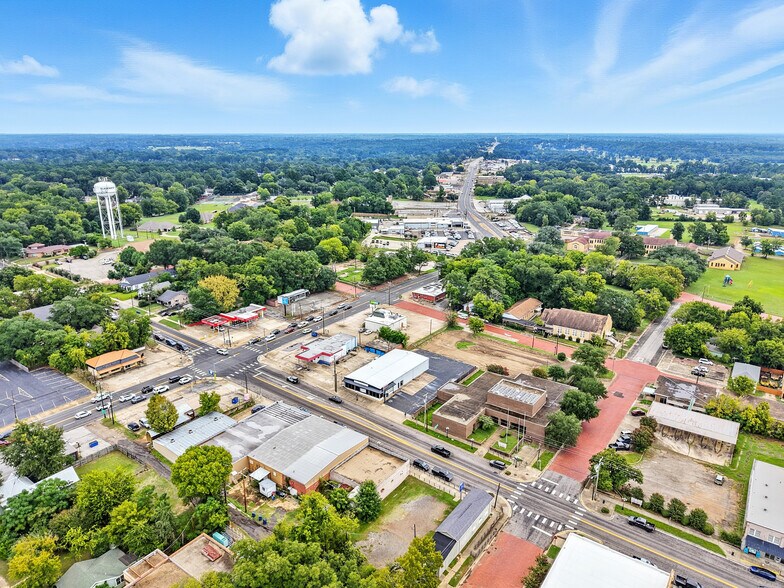 More Photos Of 208 N Main St, Gladewater Freestanding For Sale