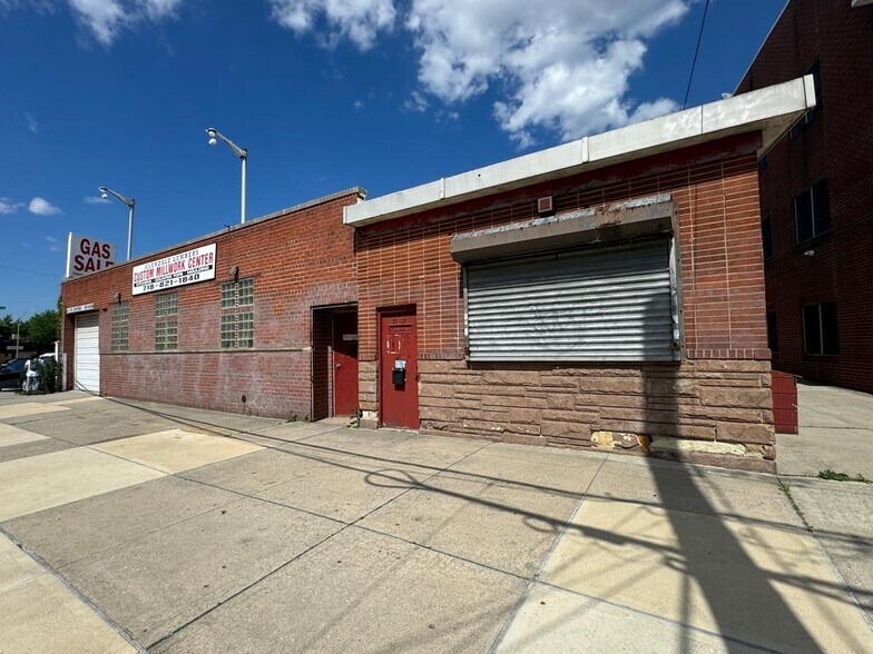 More Photos Of 7107 73rd Pl, Glendale Industrial For Sale