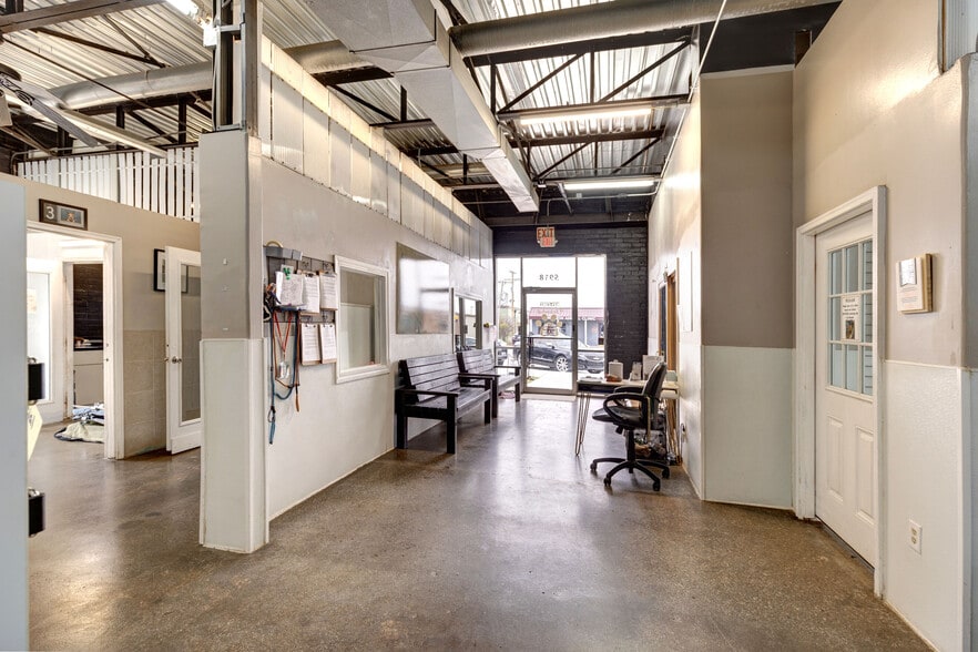 More Photos Of 5918 Broadmoor St, Mission Freestanding For Lease