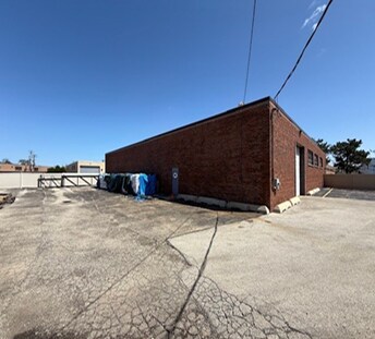 More Photos Of 441 E Plainfield Rd, Countryside Warehouse For Sale