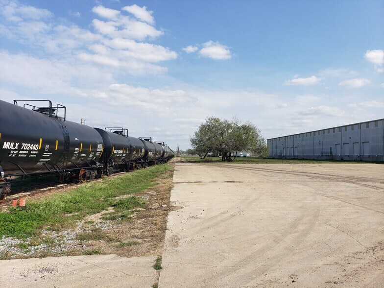 More Photos Of 3600 Formosa Ave, McAllen Distribution For Lease