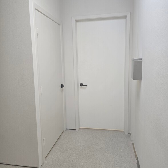More Photos Of 4601 Hollow Tree Dr, Arlington Office For Lease