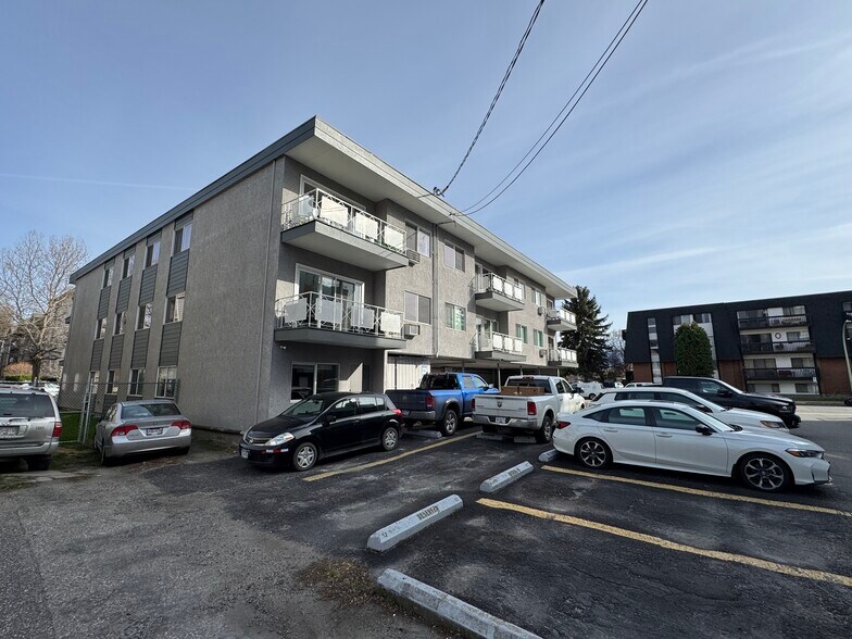 More Photos Of 1880 Pandosy St, Kelowna Apartments For Sale
