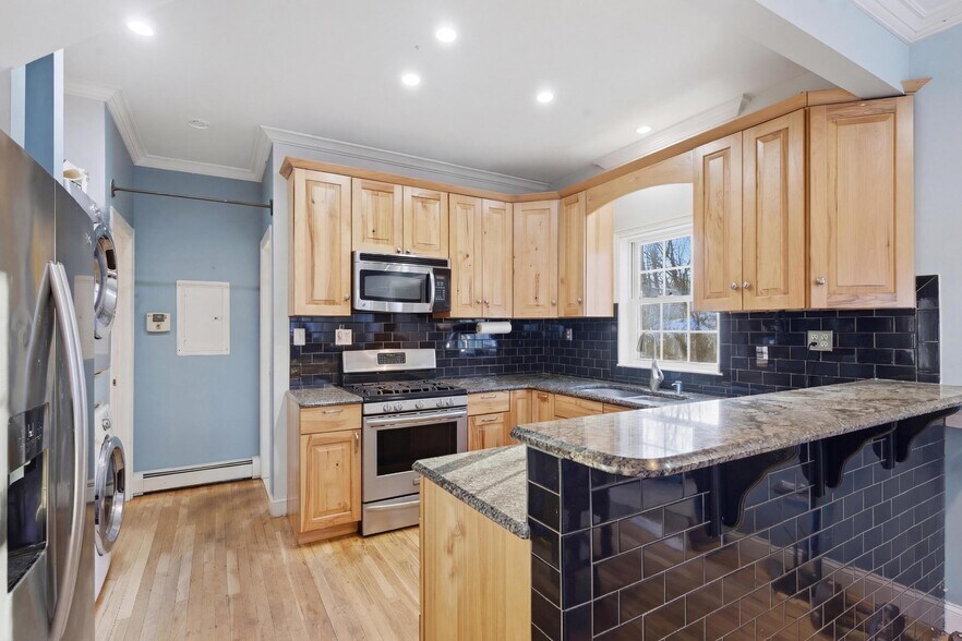 More Photos Of 106 Newport Bridge Rd, Warwick Multifamily For Sale