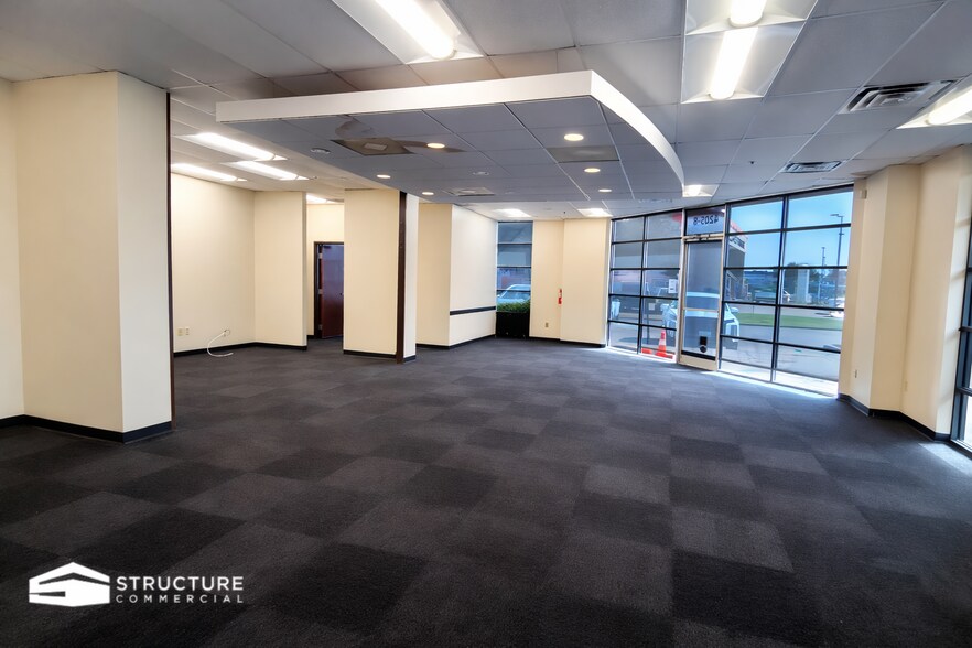 More Photos Of 4205 W Plano Pky, Plano Auto Repair For Lease