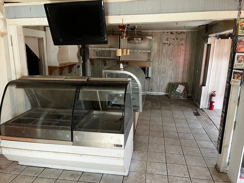 More Photos Of 451 N Wilson Rd, Radcliff Freestanding For Sale