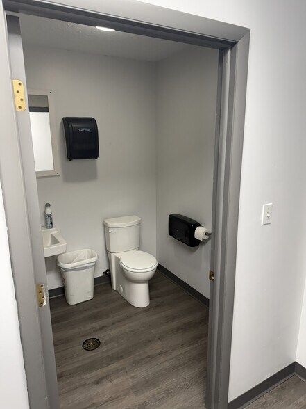 More Photos Of 3505 Cooper Dr, Elkhart Warehouse For Sale