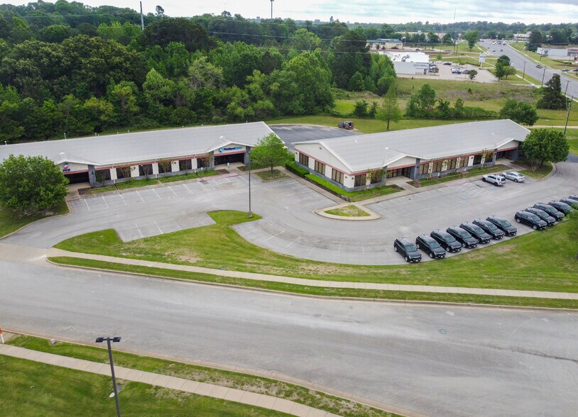 More Photos Of 104-115 Jordan Plaza Blvd, Tyler Unknown For Lease