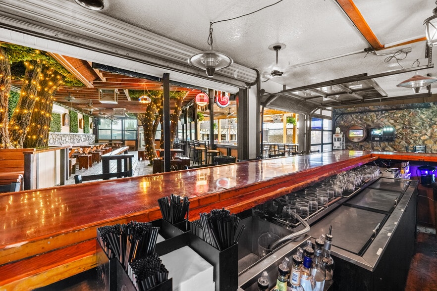 More Photos Of 5200 Doniphan Dr, El Paso Bar For Sale