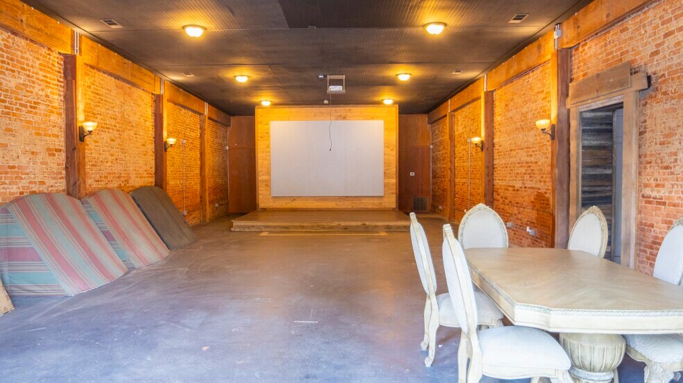 More Photos Of 20 Spring Rd, Molena Storefront For Sale