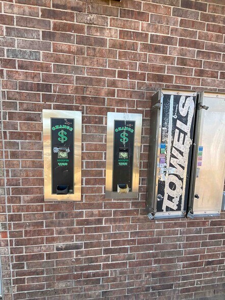 More Photos Of 600 Opal Ave, Clinton Carwash For Sale