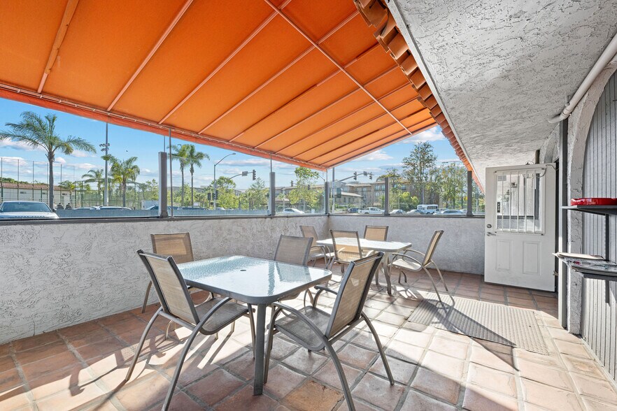 More Photos Of 4263 Taylor St, San Diego General Retail For Sale
