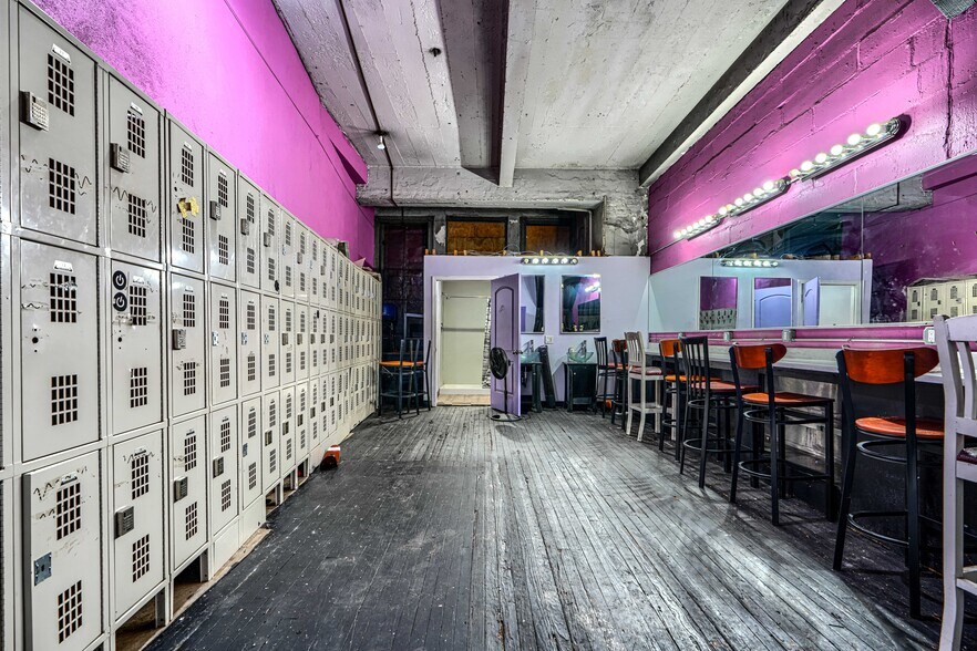 More Photos Of 414-416 E Baltimore St, Baltimore Bar For Sale