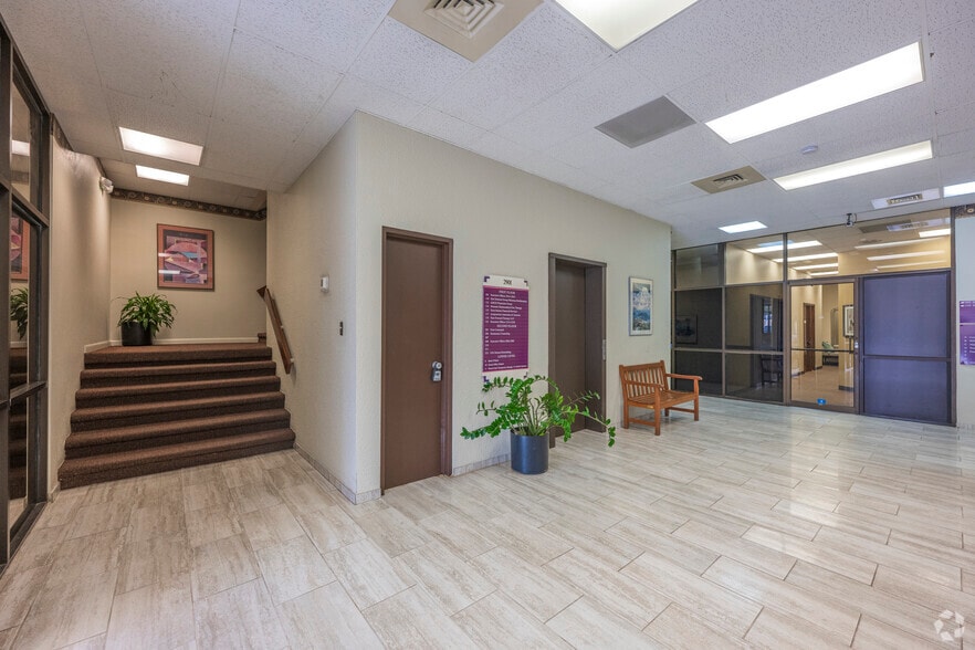 More Photos Of 2901 Juan Tabo Blvd NE, Albuquerque Office For Lease