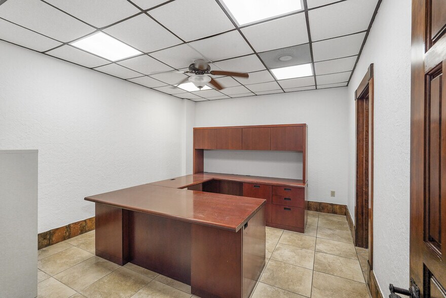 More Photos Of 537 10th St W, Bradenton Office For Lease
