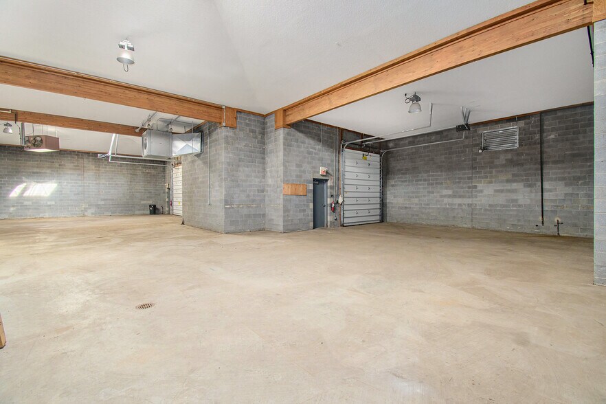 More Photos Of 18340 Middlebelt Rd, Livonia Office For Sale