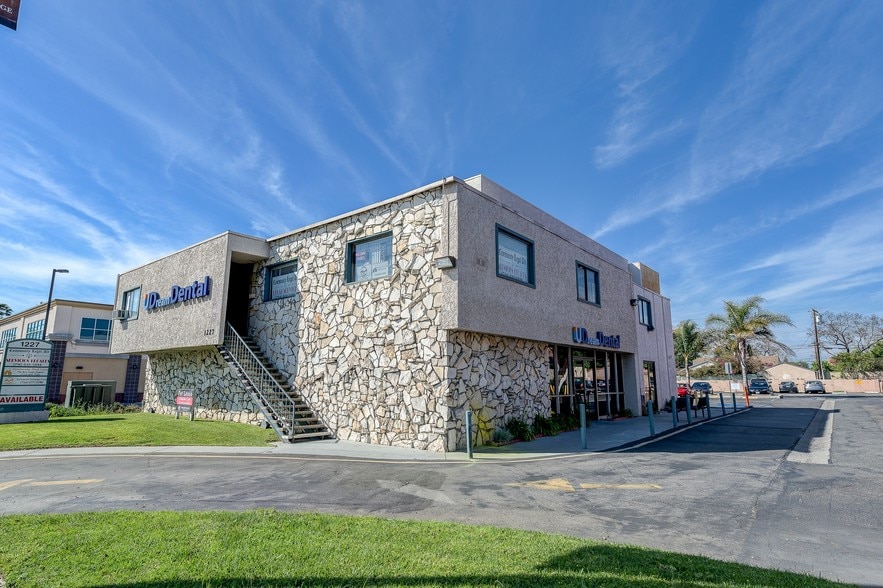 More Photos Of 1227 W 17th St, Santa Ana Medical For Lease