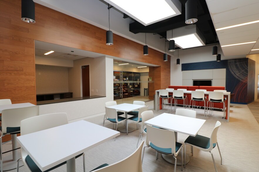 More Photos Of 510 E Township Line Rd, Blue Bell Office For Sale