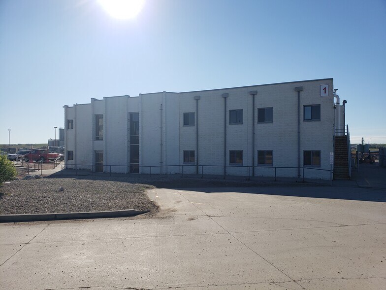 More Photos Of 420 Halliburton Dr, Williston Industrial For Lease