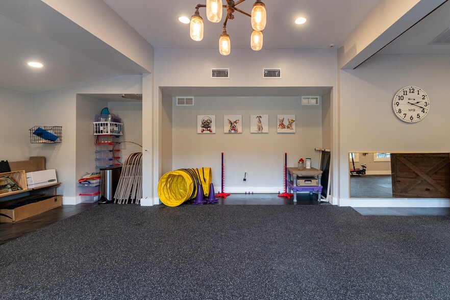 More Photos Of 12167 Lee Hwy, Sperryville Veterinarian Kennel For Sale