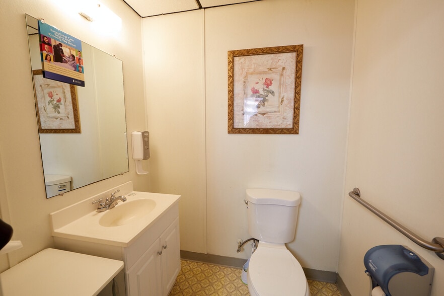 More Photos Of 2792 Egypt Rd, Audubon Office Residential For Sale