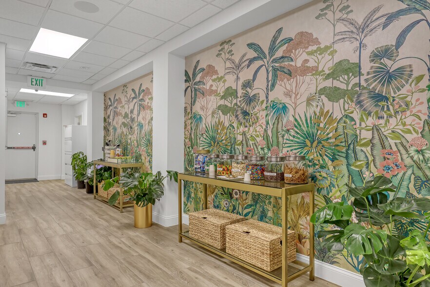 More Photos Of 2701 W Okeechobee Blvd, West Palm Beach Office For Sale