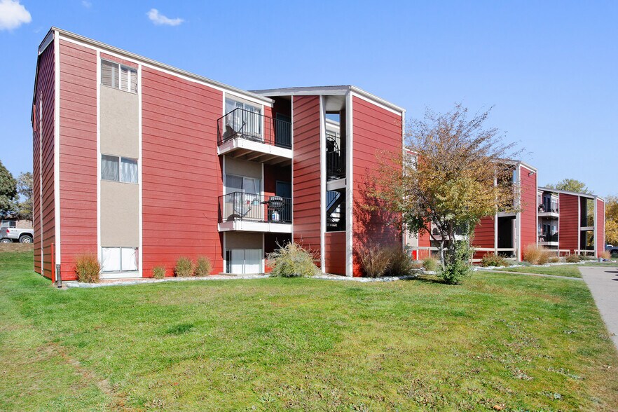 Primary Photo Of 3150 W Floyd Ave, Englewood Apartments For Sale