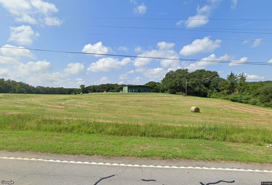 More Photos Of 2749 Providence Church Rd, Lavonia Warehouse For Lease