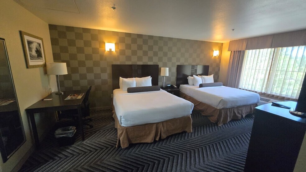 More Photos Of 2356 Stockton Blvd, Sacramento Hotel For Sale