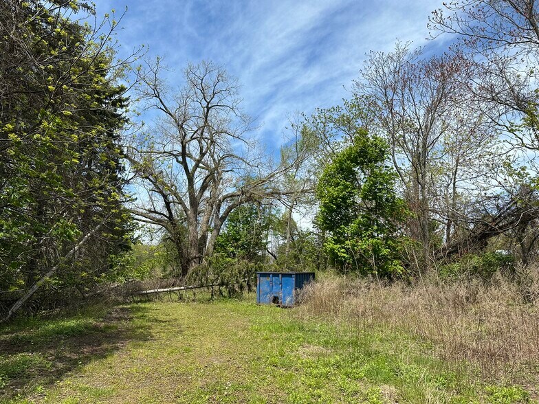 More Photos Of 157 Willow Rd, Dunkirk Auto Salvage Facility For Sale