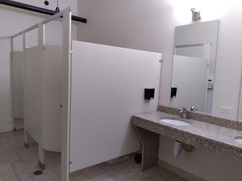 More Photos Of 5100 N Ravenswood Ave, Chicago Loft Creative Space For Lease