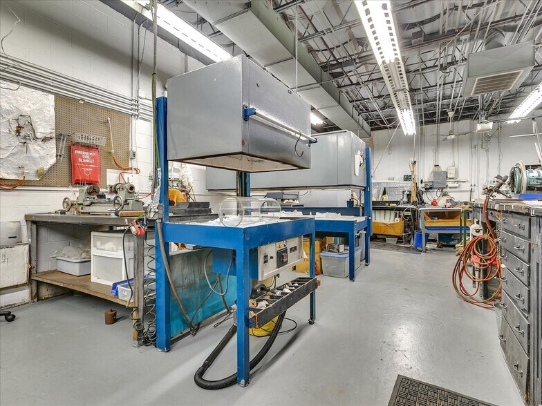 More Photos Of 33 Rumford Ave, Waltham Manufacturing For Lease