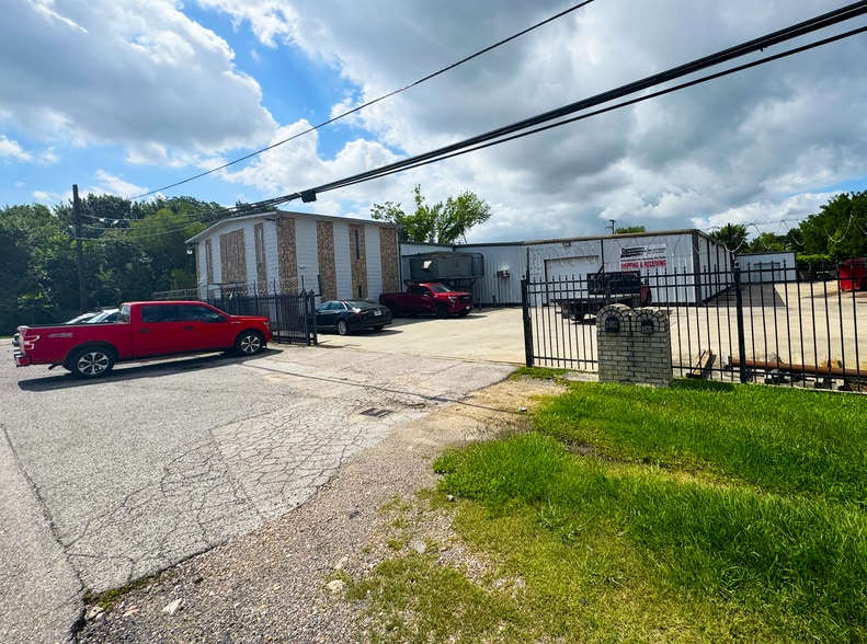 Primary Photo Of 2002 Hartwick Rd, Houston Warehouse For Sale