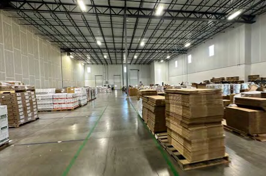 More Photos Of 8531 Trade Center Dr, West Chester Distribution For Lease