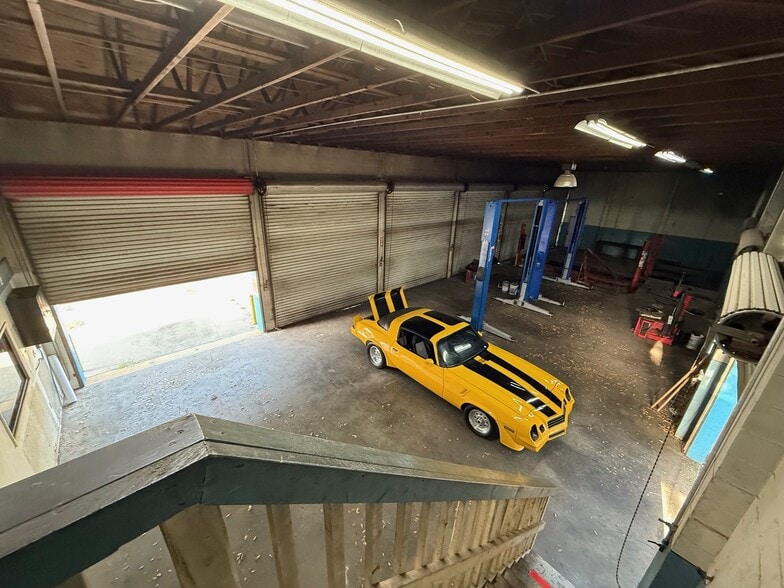 More Photos Of 2156 W King St, Cocoa Service For Lease