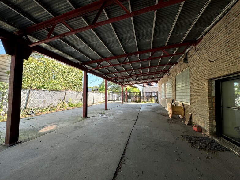 More Photos Of 452 N Claremont Ave, Chicago Manufacturing For Lease