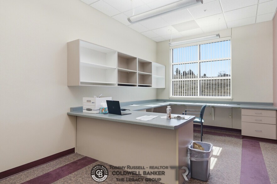 More Photos Of 733 Landmark Dr, Casper Medical For Sale