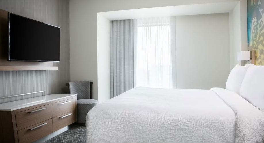 More Photos Of 200 S Superior St, Albion Hotel For Sale